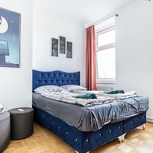 Near Schoenbrunn - Economy Rooms In Shared Apartment At Meidling Train Station